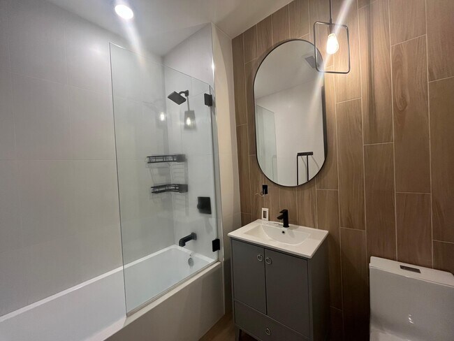 172 New York Ave, Unit 1R in Jersey City, NJ - Building Photo - Building Photo