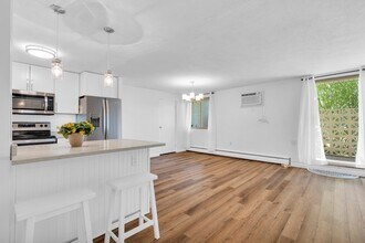 200 Park Terrace Dr, Unit 201 in Stoneham, MA - Building Photo - Building Photo