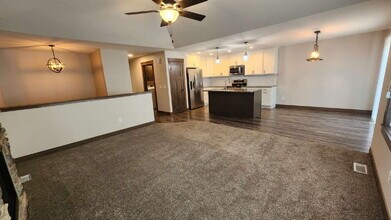 5103 Stonewood Dr in Eau Claire, WI - Building Photo - Building Photo