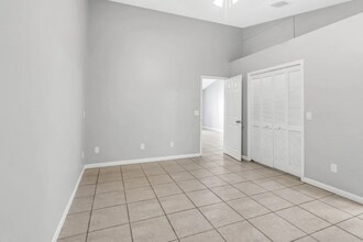 11204 Shadybrook Dr in Tampa, FL - Building Photo - Building Photo