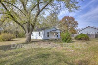 1101 N Taylor St in Pittsburg, KS - Foto de edificio - Building Photo