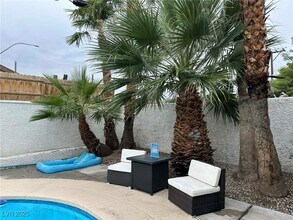2419 E Vegas Valley Dr in Las Vegas, NV - Building Photo - Building Photo