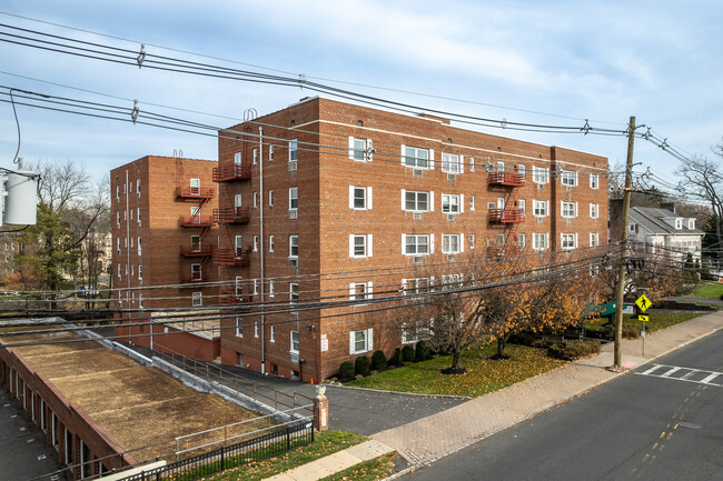 Cranford Towers Condominiums in Cranford, NJ - Building Photo - Building Photo