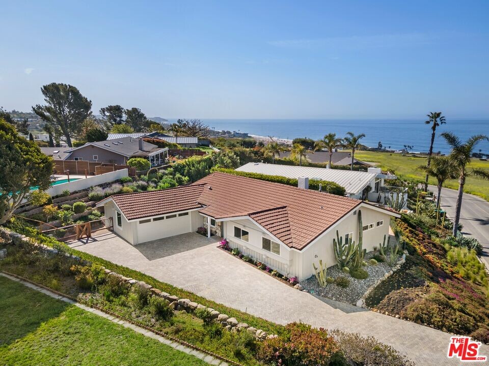 6146 Trancas Canyon Rd in Malibu, CA - Building Photo