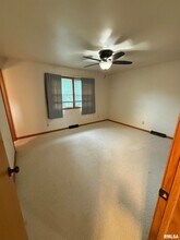 4155 Utica Ridge Rd in Bettendorf, IA - Building Photo - Building Photo