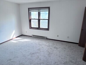 West Side 1 Bedroom Apartments! in Madison, WI - Building Photo - Interior Photo