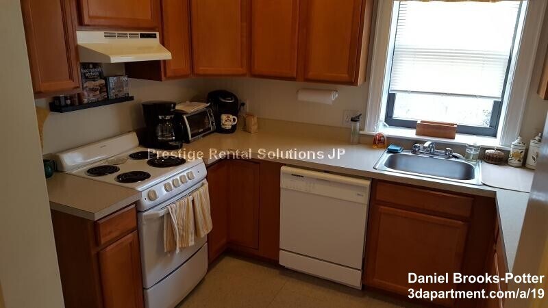 881 Massachusetts Ave in Cambridge, MA - Building Photo