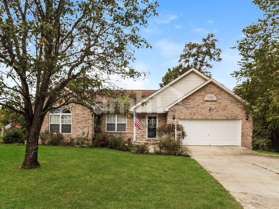 6158 Antique Ct in Burlington, KY - Building Photo