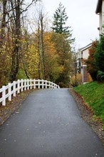 Deveraux Glen in Portland, OR - Building Photo - Building Photo