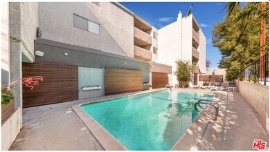 5260 Bellingham Ave in Los Angeles, CA - Building Photo - Building Photo