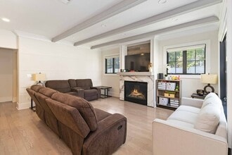 4 Parkside Ave in Madison, NJ - Building Photo - Building Photo