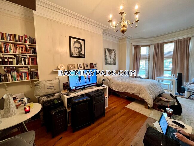 206 Commonwealth Ave, Unit 3
