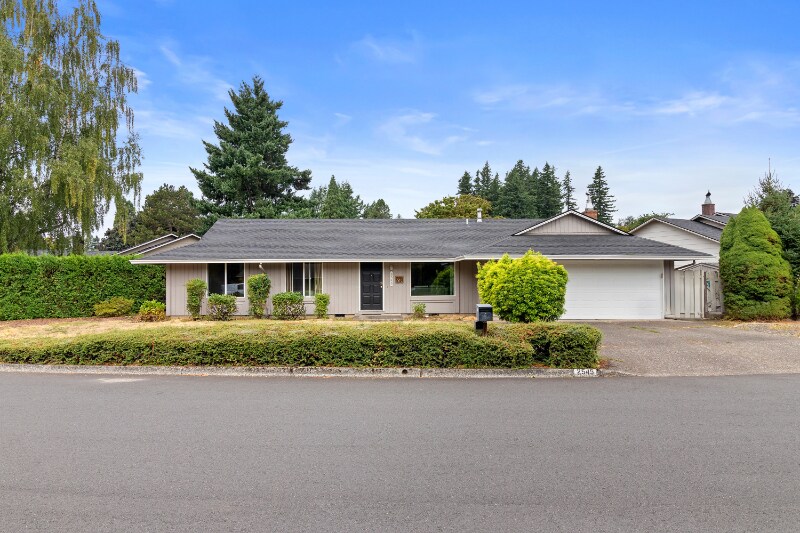 2545 NE Maple Ave in Gresham, OR - Building Photo