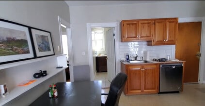 201 Hillside St, Unit 2 in Boston, MA - Foto de edificio - Building Photo