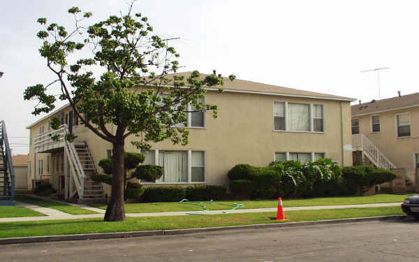 4610 N Banner Dr in Long Beach, CA - Building Photo