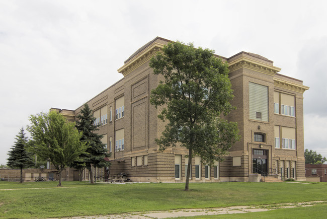 Lincoln Square Apartments in Chisholm, MN - Building Photo - Building Photo