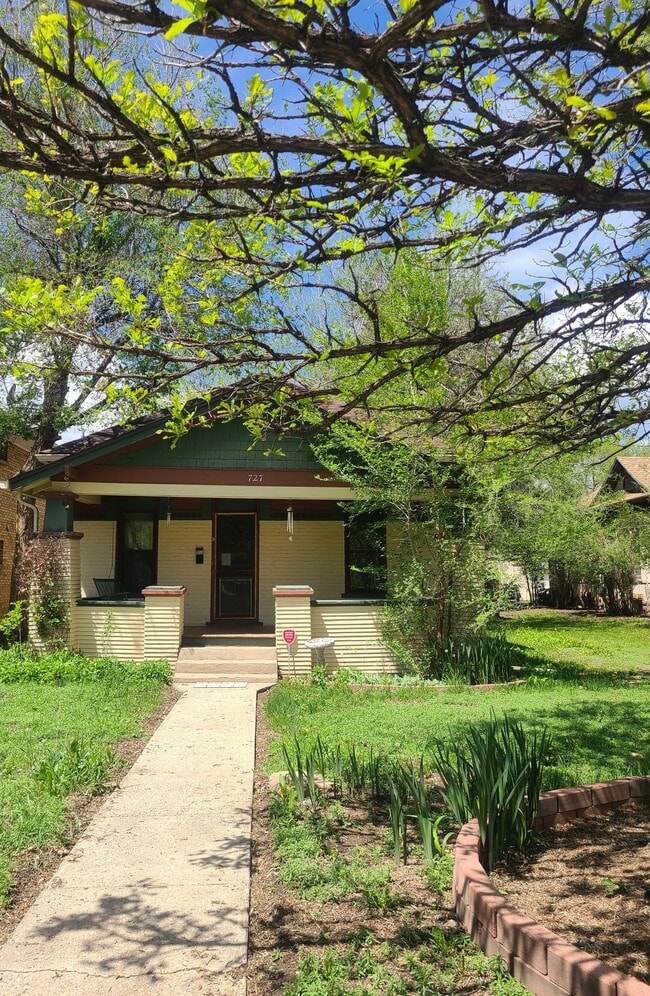 property at 727 Collyer St