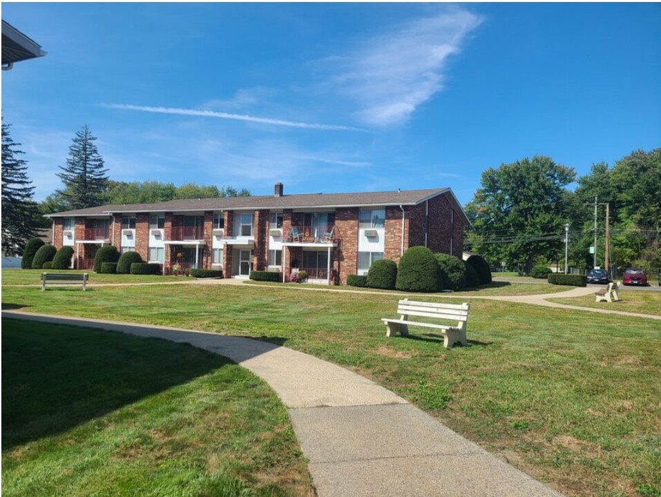 Enfield North Apartments in Enfield, CT - Building Photo