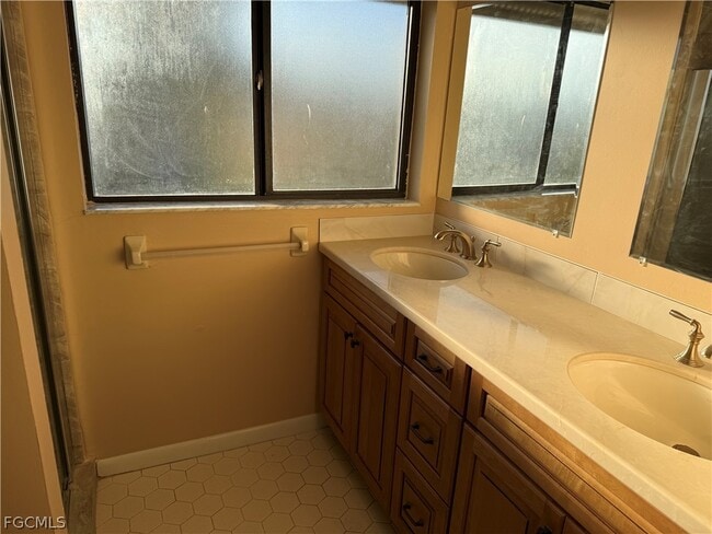 234 Oakside St in Lehigh Acres, FL - Building Photo - Building Photo