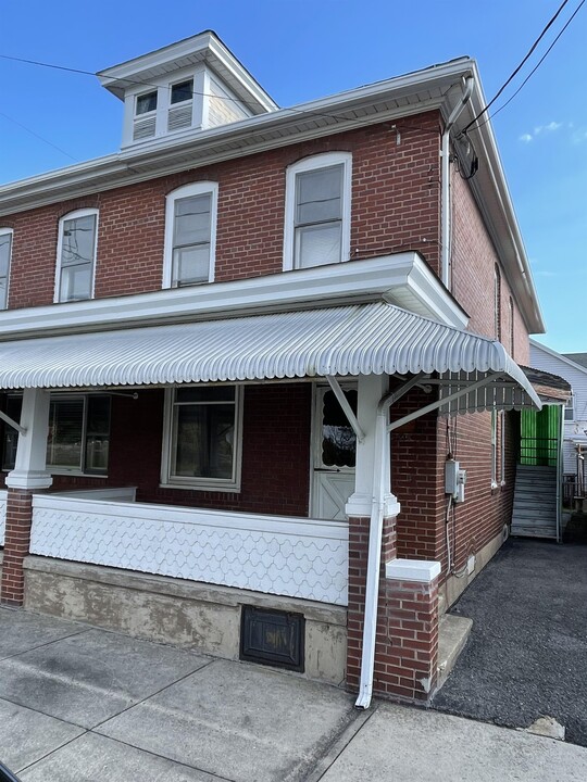 129 N Chestnut St in Summit Hill, PA - Building Photo