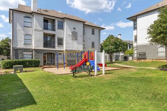 MAA Quarry Oaks in Austin, TX - Foto de edificio - Building Photo