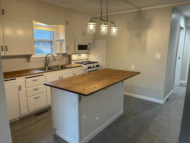 property at 441 W Catalpa St