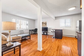 2151 Hamilton St in Regina, SK - Building Photo - Building Photo