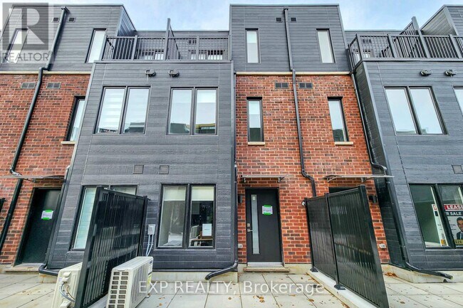 3069 Pharmacy Ave in Toronto, ON - Building Photo - Building Photo