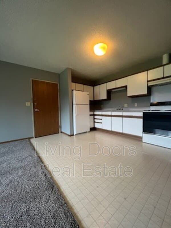 607 S Washington St in Bloomfield, NE - Building Photo - Building Photo