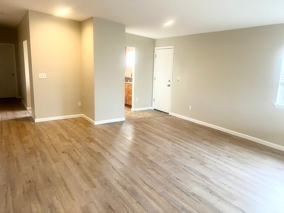 112 117th St S, Unit 112 in Parkland, WA - Building Photo