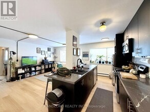 111 Craydon Rd in Whitby, ON - Building Photo - Building Photo