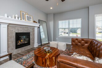 Eagle Ridge Luxury Rental Homes in Grain Valley, MO - Building Photo - Interior Photo