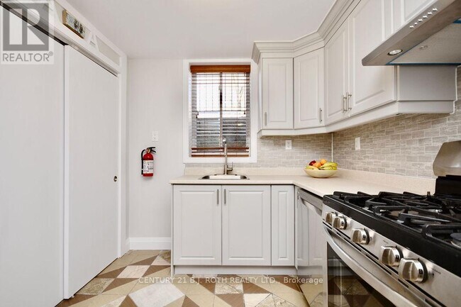 42 McVeigh Dr in Barrie, ON - Building Photo - Building Photo