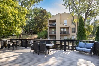 Woodhollow Apartments in Maryland Heights, MO - Building Photo - Building Photo