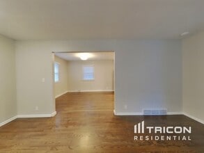 9702 W 93rd St in Overland Park, KS - Building Photo - Building Photo