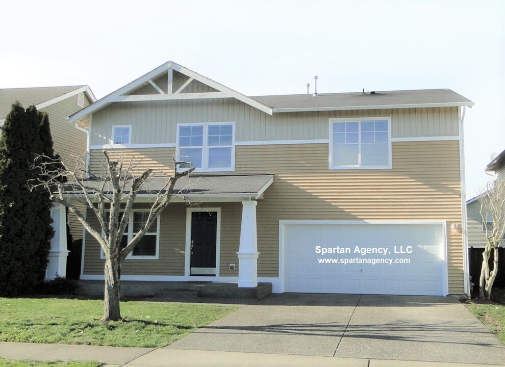 18606 94th Avenue Ct E in Puyallup, WA - Foto de edificio