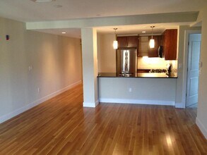 321 Hammond Pond Pky, Unit 301 in Chestnut Hill, MA - Building Photo - Building Photo