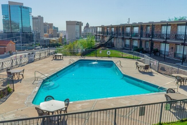 Diplomat Apartments in El Paso, TX - Building Photo - Building Photo