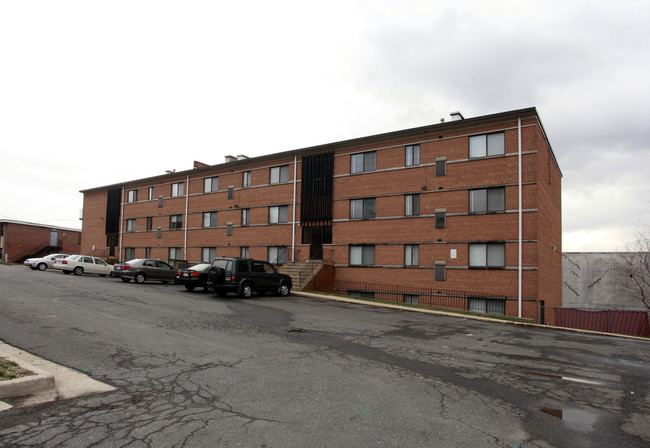 Allendale Garden Apartments in Arlington, VA - Building Photo - Building Photo