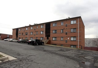 Allendale Garden Apartments in Arlington, VA - Foto de edificio - Building Photo