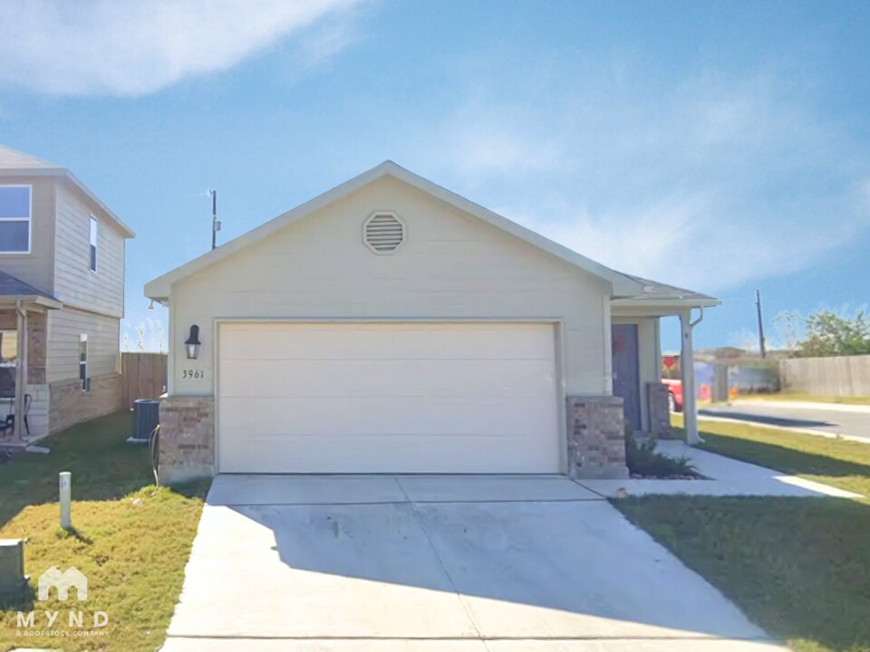 3961 Asher Alley in Saint Hedwig, TX - Building Photo