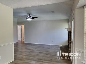 615 Sherman Dr in Mansfield, TX - Building Photo - Building Photo