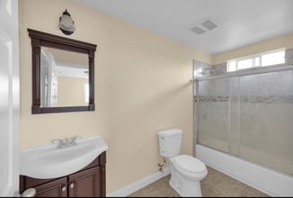 338 E 36th St in Los Angeles, CA - Foto de edificio - Building Photo