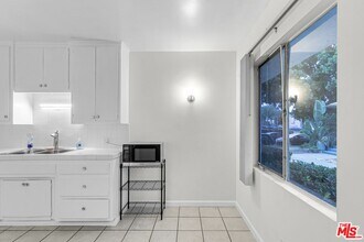 11842 Venice Blvd. in Los Angeles, CA - Foto de edificio - Building Photo