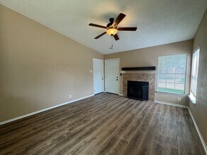 6203 Valley Knight in San Antonio, TX - Building Photo - Building Photo