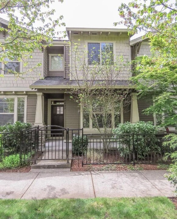 4852 NW Olivares Terrace in Portland, OR - Building Photo