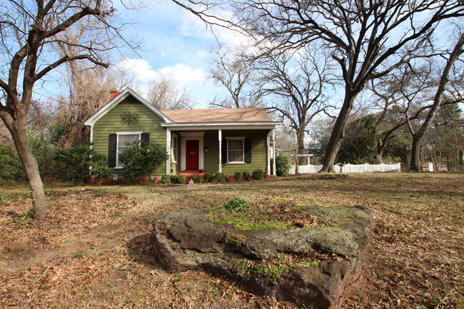 property at 2712 S Donnybrook Ave