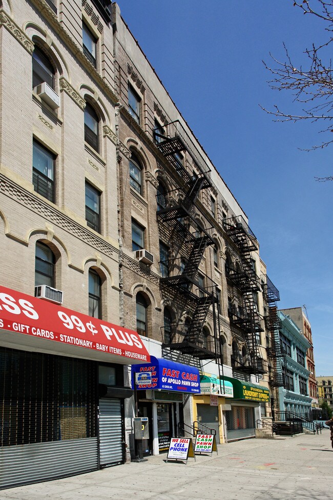 65 Lenox Ave in New York, NY - Building Photo - Building Photo