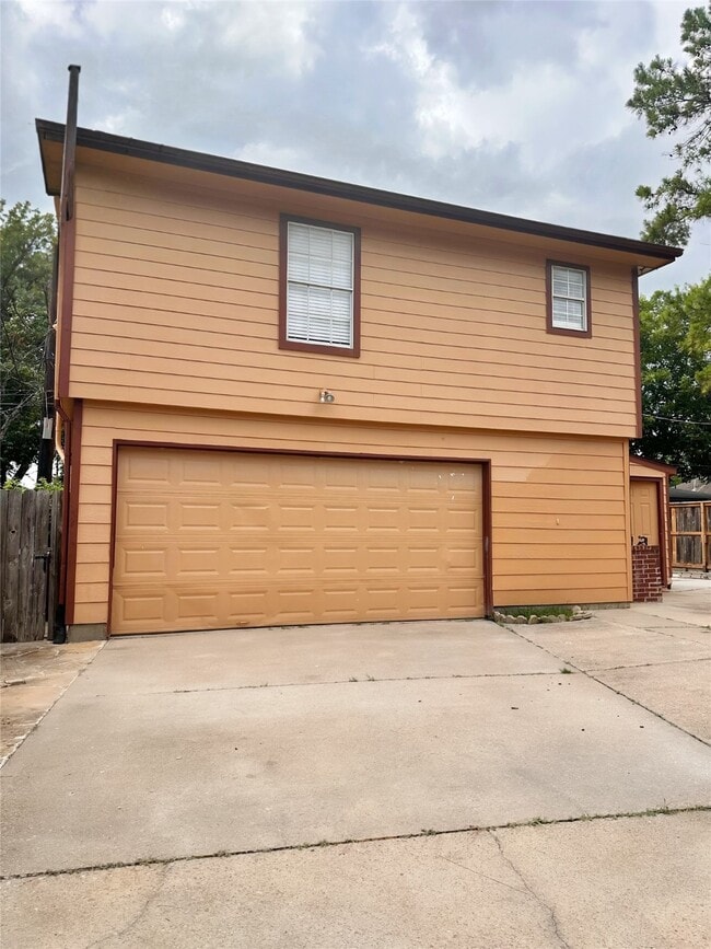 11130 Hanning Ln in Houston, TX - Building Photo - Building Photo