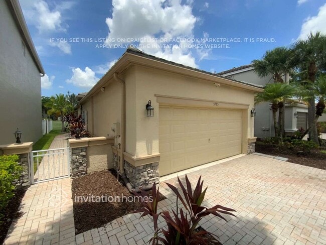 5785 Raceway Rd in Wellington, FL - Foto de edificio - Building Photo